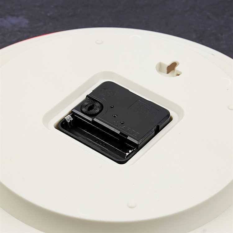 0185 Quartz Round Clock 26CM