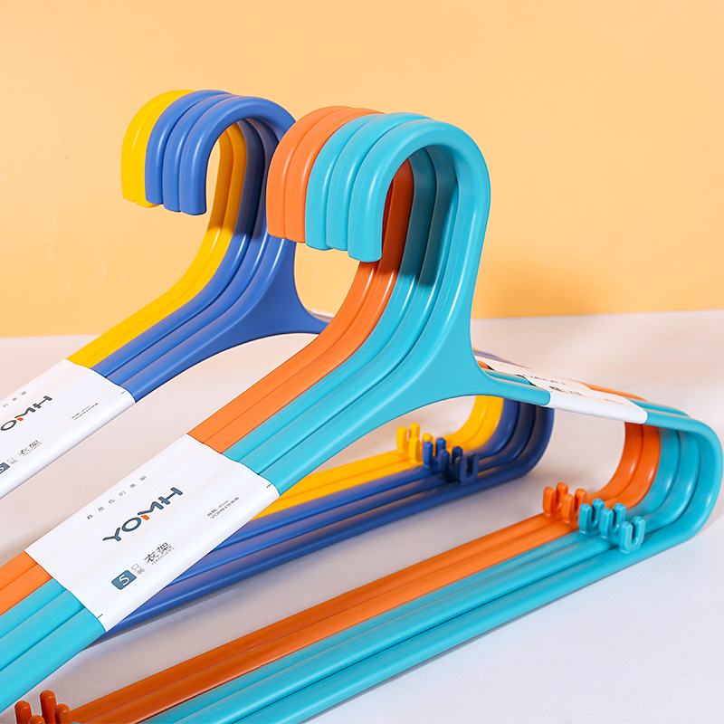 6135Plastic Clothes Hanger5/Handle
