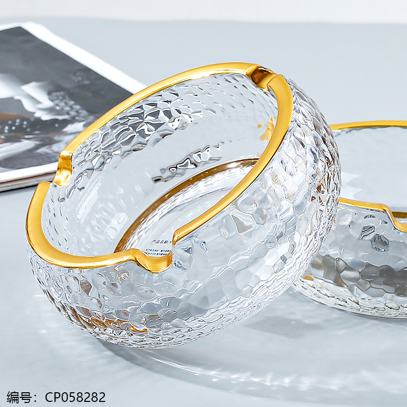 YG132 gold ashtray