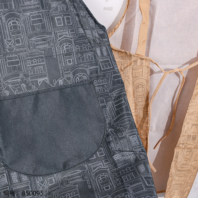 817 Strap Little House Apron / Premium Packaging